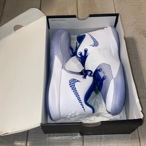NIKE KYRIE FLYTRAP 3 sneakers size 10